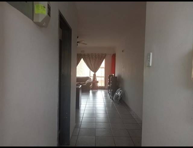2 BEDROOM APARTMENT FOR SALE IN VANDERBIJLPARK CE 2..